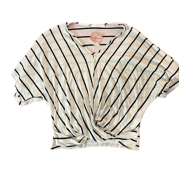 NWT Lush Short Sleeve Black & White Striped Twisted Tie Crop Top Size Small - Picture 1 of 3